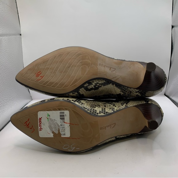 CLARKS Collection Women’s Linvale Sea Ankle Boot Taupe Snakeskin VEGAN Sz 8M - Picture 8 of 8